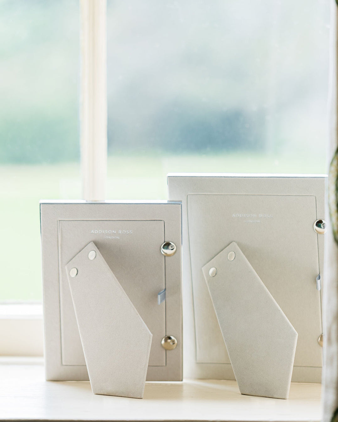 5×7 White Enamel & Gold Frame